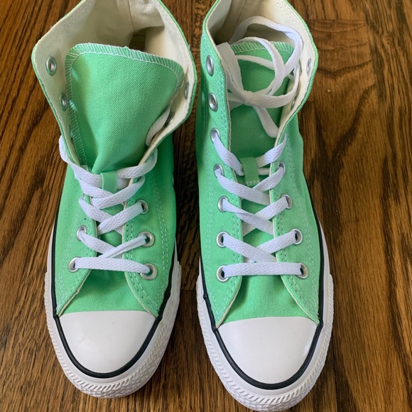 Converse Chuck Taylor hi-tops, womens - Picture 1 of 4